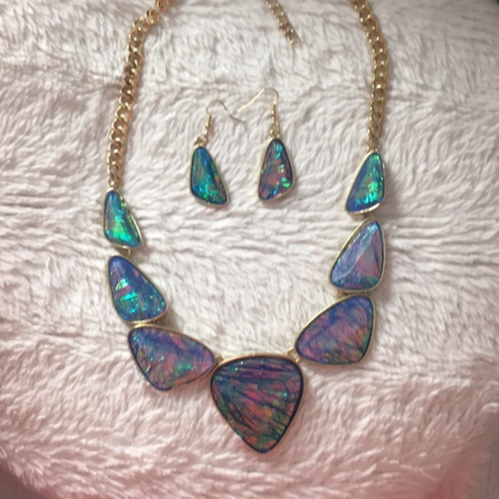 Statement neckless